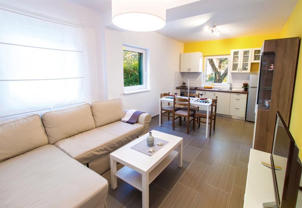 Apartments Denis クレック エクステリア 写真