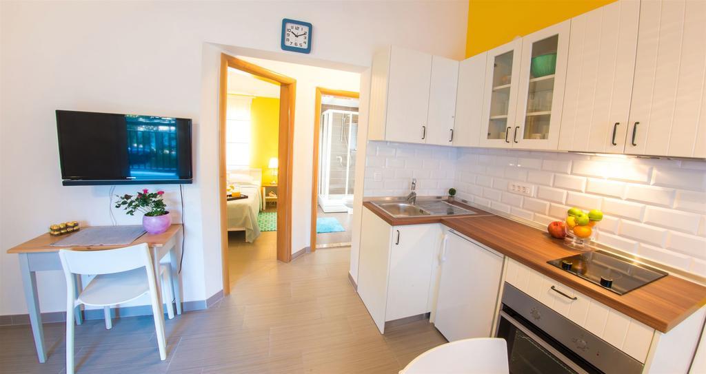 Apartments Denis クレック エクステリア 写真