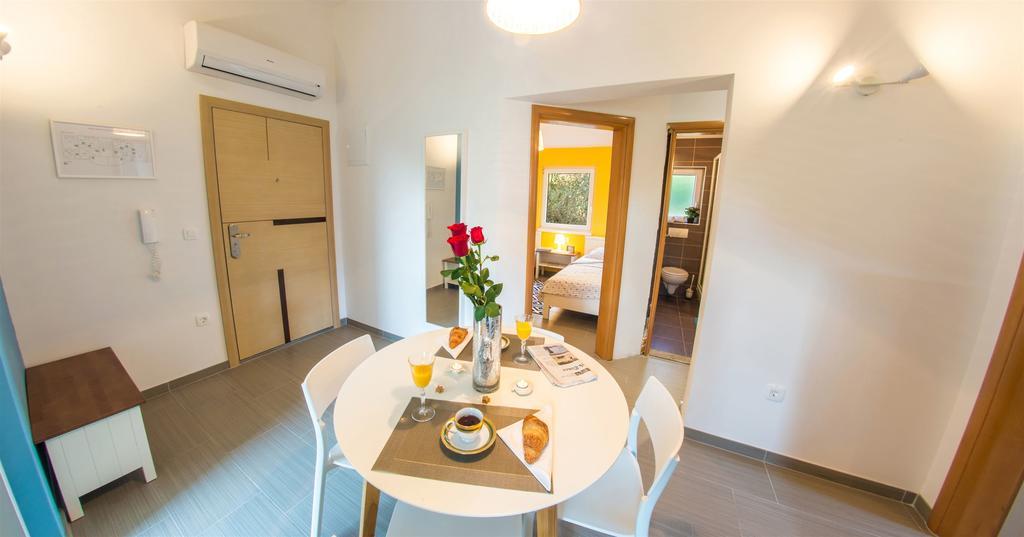Apartments Denis クレック エクステリア 写真
