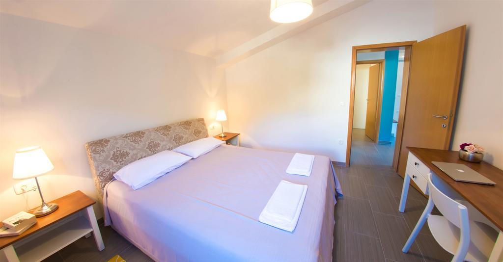 Apartments Denis クレック エクステリア 写真