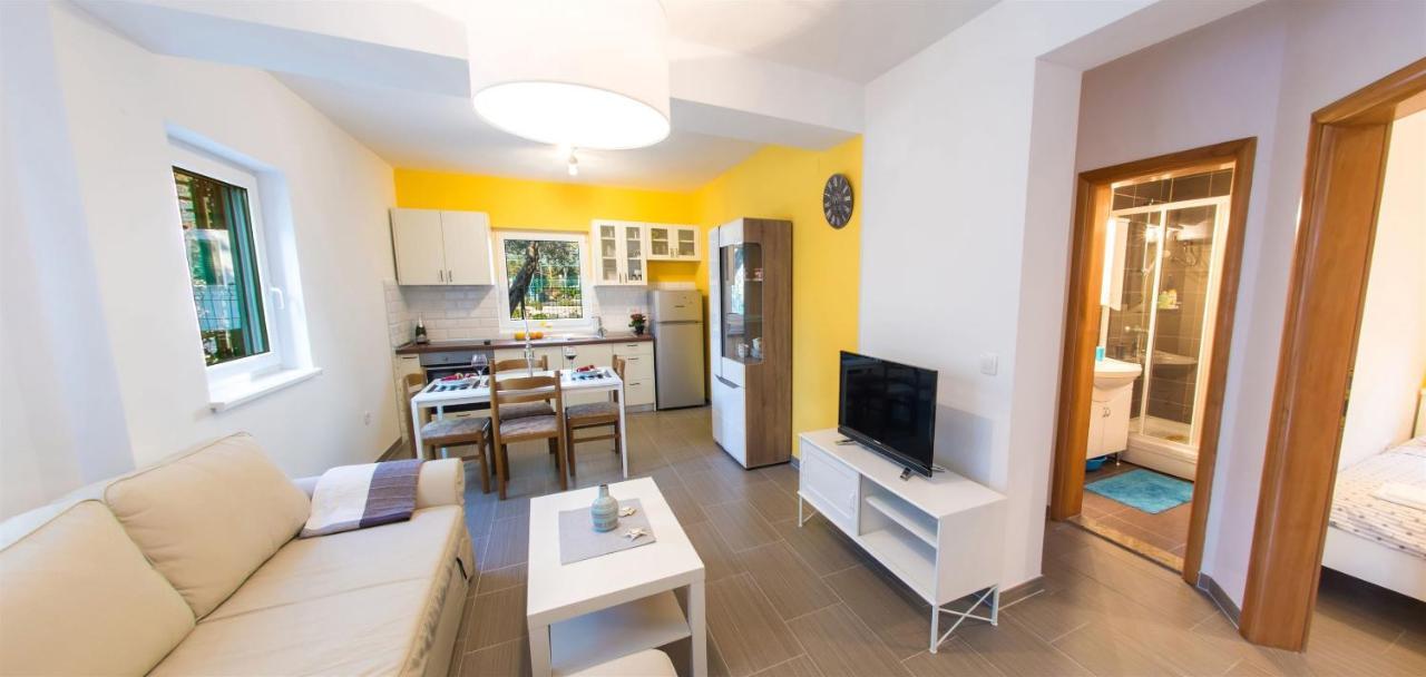 Apartments Denis クレック エクステリア 写真